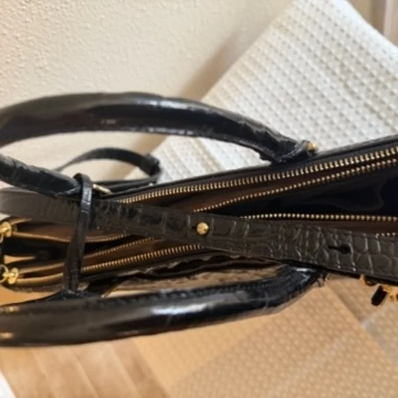 Elegant Black Brahmin Crocodile-Embossed Handbag - Picture 6 of 7